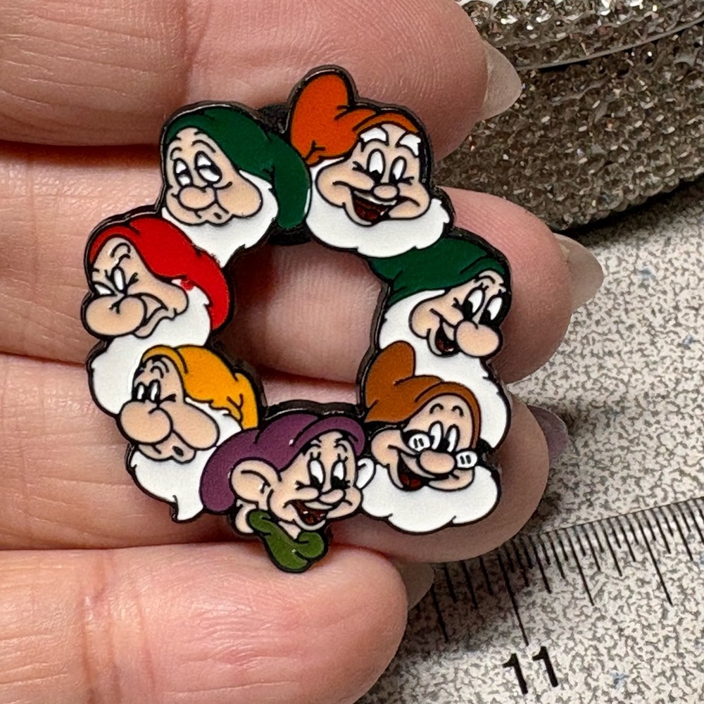🎈❤️Colorful Seven Dwarfs Enamel Pin